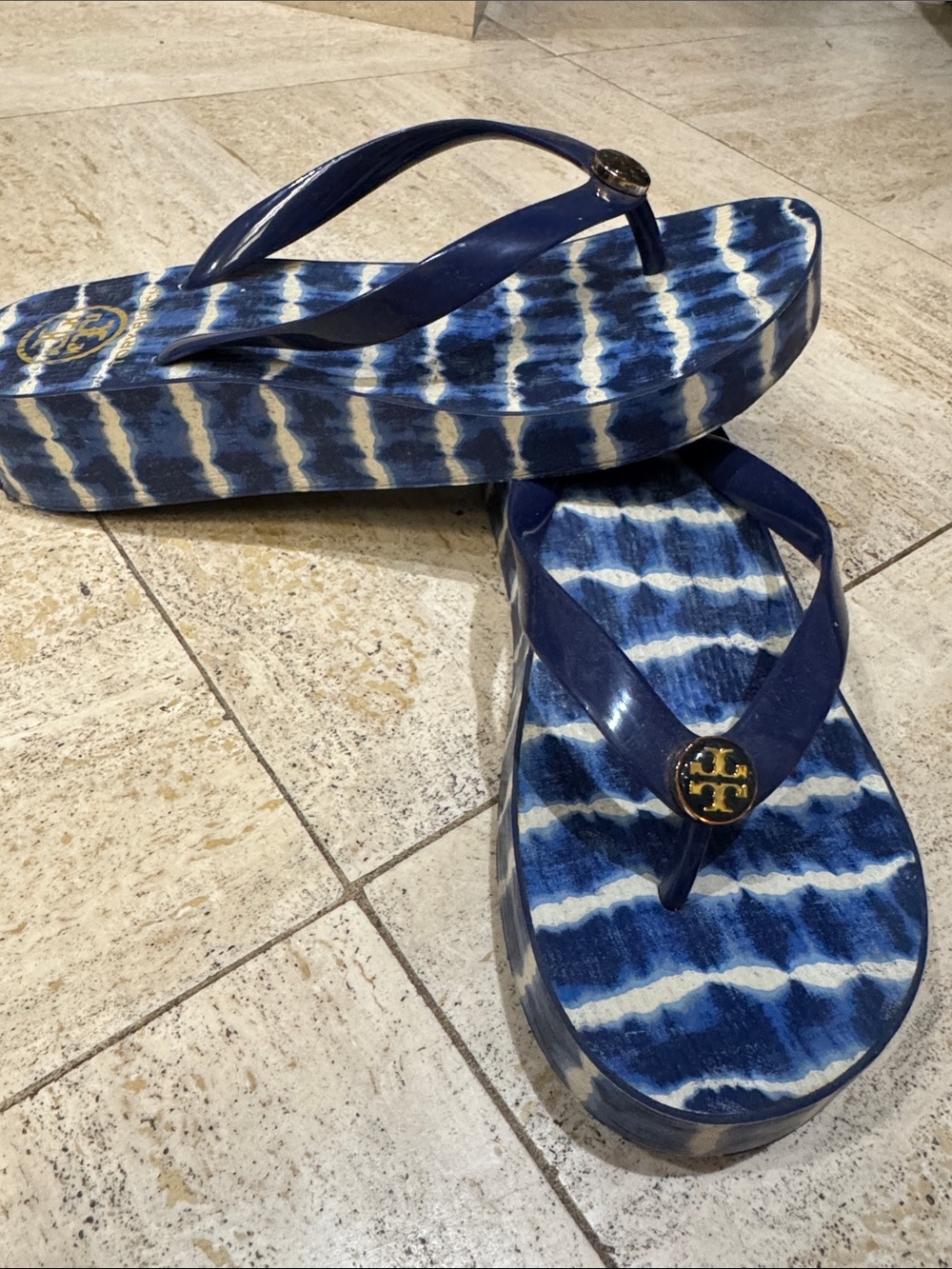 Tory Burch Navy and White Wave-Pattern Platform Flip Sandals